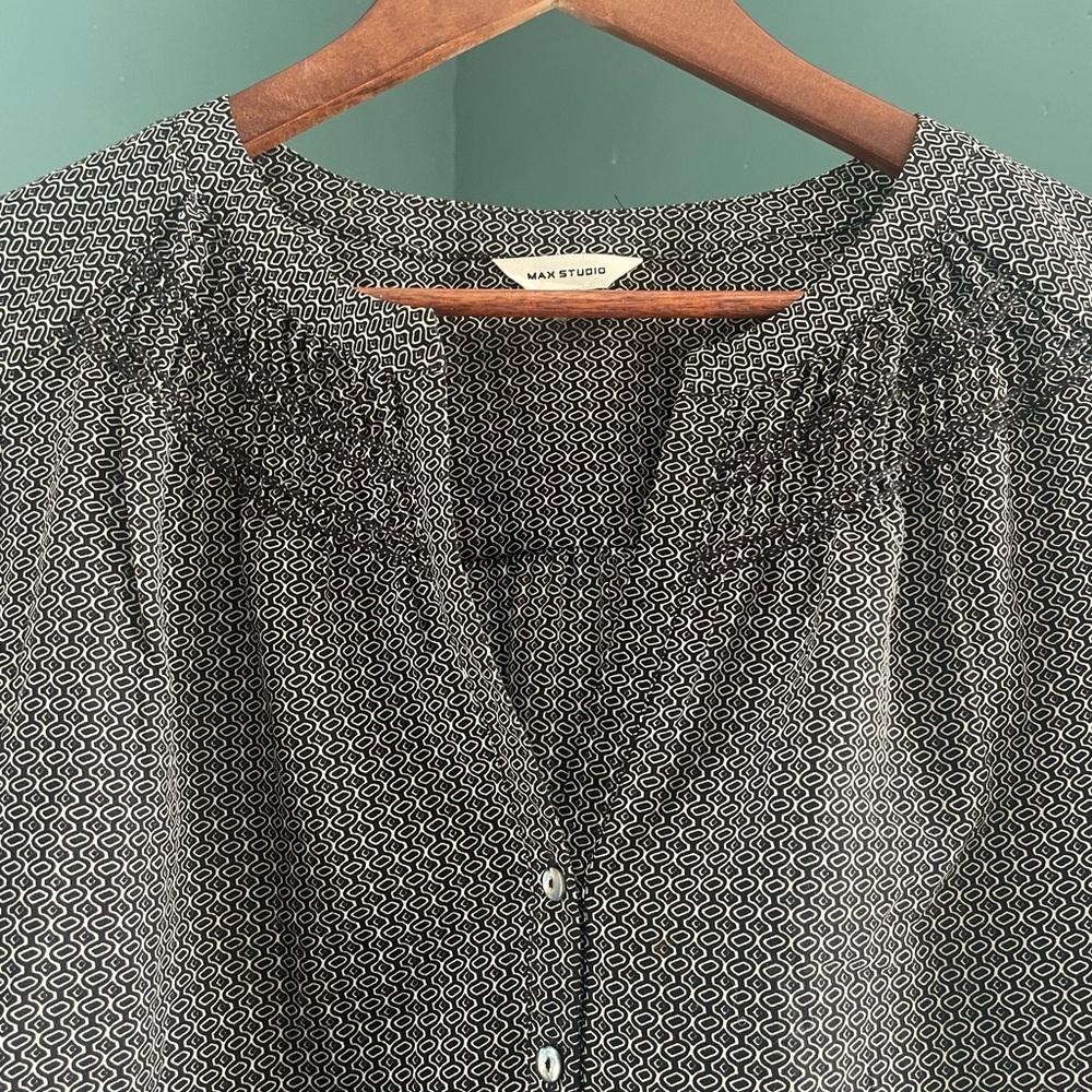 Max Studio Black and White Geometric Blouse